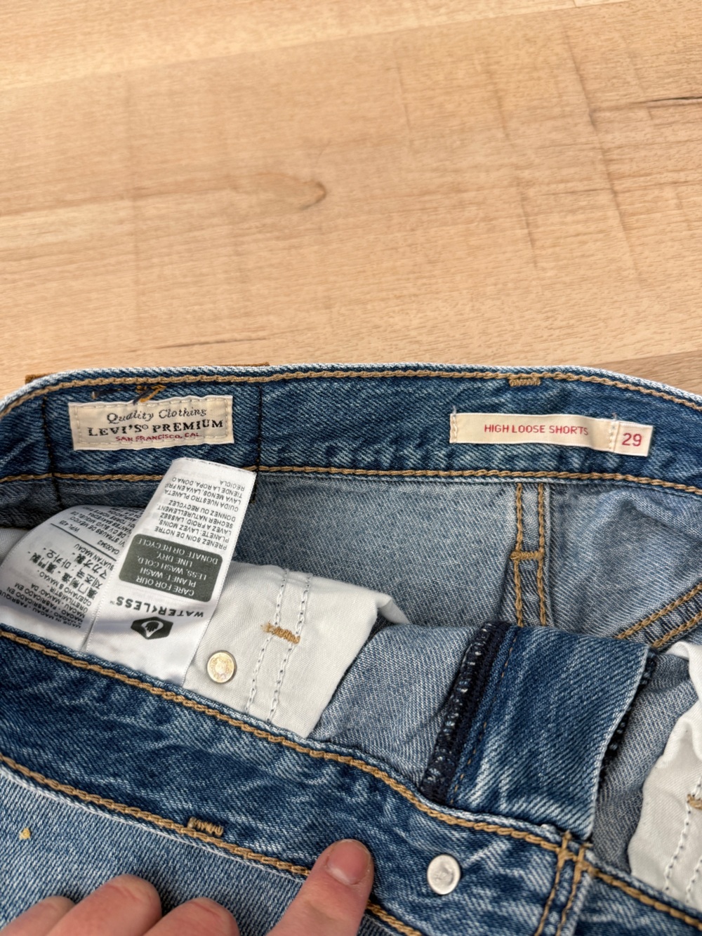 Levi’s High Loose Shorts - Picture 5 of 5